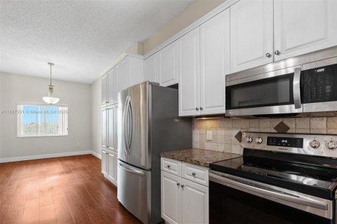 Condominio en venta en Tamarac, Florida, 2 dormitorios, 139.35 m2 № 1924360 - foto 8