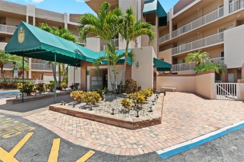 Condominio en venta en Tamarac, Florida, 2 dormitorios, 139.35 m2 № 1924360 - foto 2