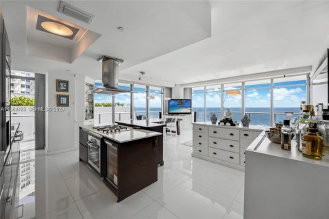 Condominio en alquiler en Miami Beach, Florida, 3 dormitorios, 170.66 m2 № 2017763 - foto 8