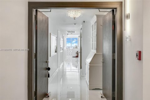 Condominio en alquiler en Miami Beach, Florida, 3 dormitorios, 170.66 m2 № 2017763 - foto 2