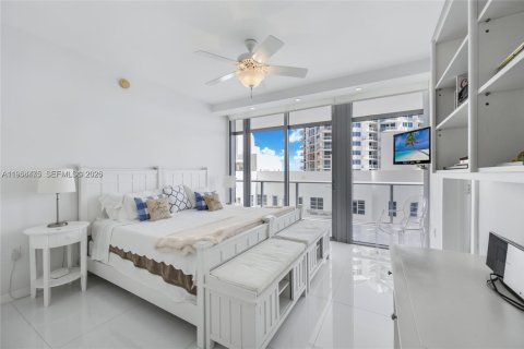 Condominio en alquiler en Miami Beach, Florida, 3 dormitorios, 170.66 m2 № 2017763 - foto 25