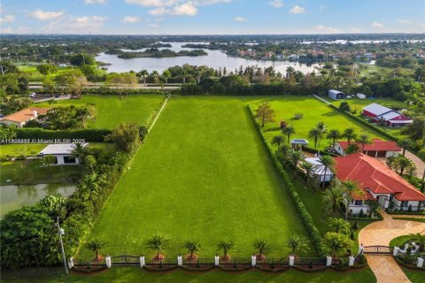 House in Southwest Ranches, Florida № 1796249 - photo 12