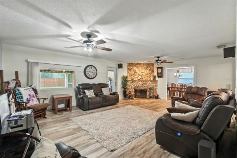 House in Port Orange, Florida 4 bedrooms, 212.19 sq.m. № 1903961 - photo 12