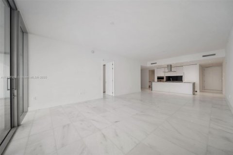 Condo in Miami, Florida, 2 bedrooms  № 1958514 - photo 11