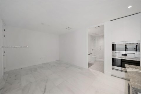 Condo in Miami, Florida, 2 bedrooms  № 1958514 - photo 26