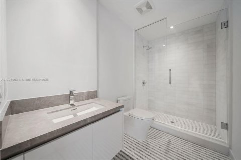 Condo in Miami, Florida, 2 bedrooms  № 1958514 - photo 27
