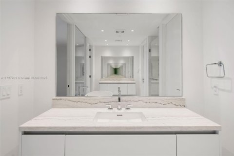 Condo in Miami, Florida, 2 bedrooms  № 1958514 - photo 21
