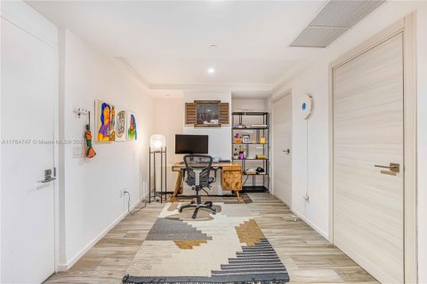 Condo in Miami, Florida, 2 bedrooms  № 1587159 - photo 17