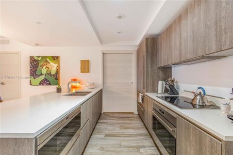 Condo in Miami, Florida, 2 bedrooms  № 1587159 - photo 14
