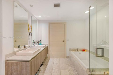 Condo in Miami, Florida, 2 bedrooms  № 1587159 - photo 23