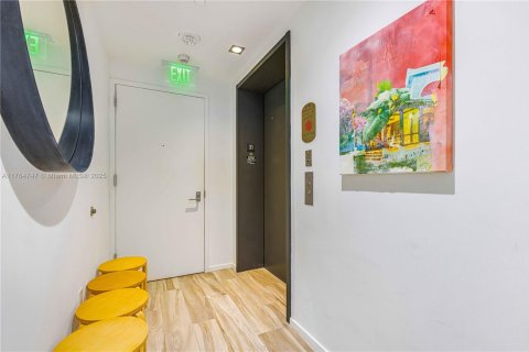 Condo in Miami, Florida, 2 bedrooms  № 1587159 - photo 3