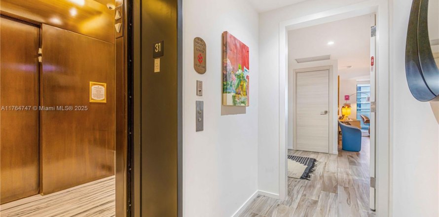 Condo in Miami, Florida, 2 bedrooms  № 1587159