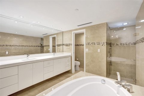 Condominio en alquiler en Bal Harbour, Florida, 2 dormitorios, 187.48 m2 № 2057924 - foto 28