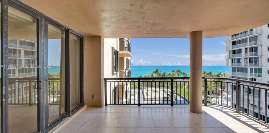 Condominio en Bal Harbour, Florida, 2 dormitorios  № 2057924