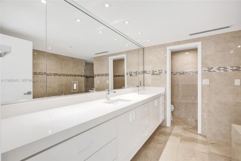 Condominio en alquiler en Bal Harbour, Florida, 2 dormitorios, 187.48 m2 № 2057924 - foto 25