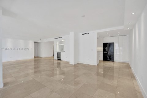 Condominio en alquiler en Bal Harbour, Florida, 2 dormitorios, 187.48 m2 № 2057924 - foto 18