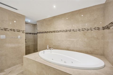 Condominio en alquiler en Bal Harbour, Florida, 2 dormitorios, 187.48 m2 № 2057924 - foto 26