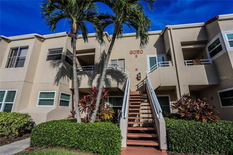 Copropriété à louer à Saint Petersburg, Floride: 2 chambres, 99.41 m2 № 1787816 - photo 1