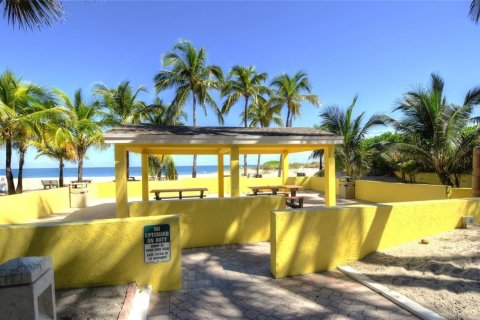Copropriété à vendre à Pompano Beach, Floride: 1 chambre, 60.2 m2 № 2147018 - photo 11