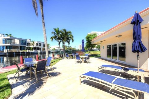 Copropriété à vendre à Pompano Beach, Floride: 1 chambre, 60.2 m2 № 2147018 - photo 14