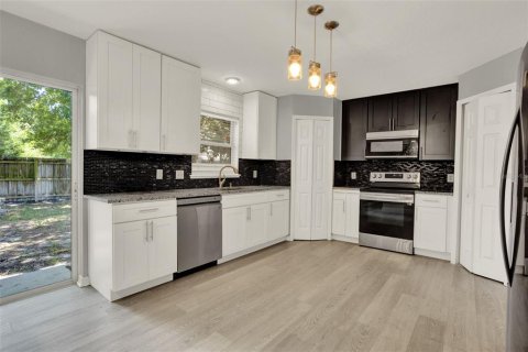 Casa en venta en Fruitland Park, Florida, 4 dormitorios, 273.5 m2 № 1749479 - foto 17