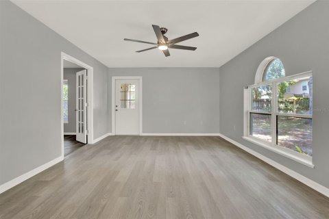 Casa en venta en Fruitland Park, Florida, 4 dormitorios, 273.5 m2 № 1749479 - foto 15