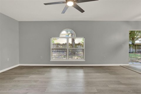 Casa en venta en Fruitland Park, Florida, 4 dormitorios, 273.5 m2 № 1749479 - foto 13
