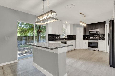Casa en venta en Fruitland Park, Florida, 4 dormitorios, 273.5 m2 № 1749479 - foto 16