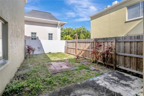Condominio en venta en Tampa, Florida, 1 dormitorio, 65.22 m2 № 1619187 - foto 12