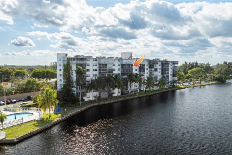 Copropriété à vendre à Miami, Floride: 1 chambre, 81.1 m2 № 1965606 - photo 6