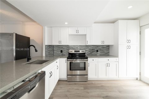 Copropriété à vendre à Miami, Floride: 1 chambre, 81.1 m2 № 1965606 - photo 12