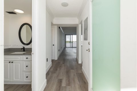 Copropriété à vendre à Miami, Floride: 1 chambre, 81.1 m2 № 1965606 - photo 9