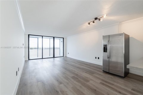 Copropriété à vendre à Miami, Floride: 1 chambre, 81.1 m2 № 1965606 - photo 14