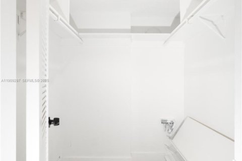 Copropriété à vendre à Miami, Floride: 1 chambre, 81.1 m2 № 1965606 - photo 18