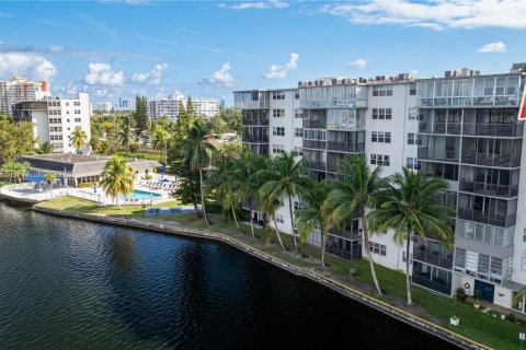 Copropriété à vendre à Miami, Floride: 1 chambre, 81.1 m2 № 1965606 - photo 8