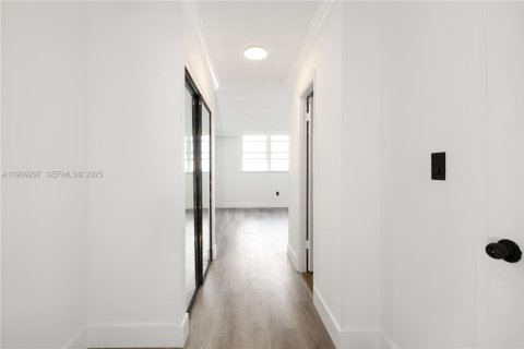 Copropriété à vendre à Miami, Floride: 1 chambre, 81.1 m2 № 1965606 - photo 17