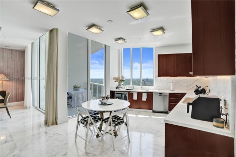 Copropriété à louer à Sunny Isles Beach, Floride: 3 chambres, 216.18 m2 № 2249876 - photo 6