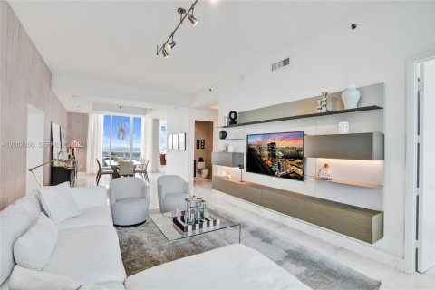 Copropriété à louer à Sunny Isles Beach, Floride: 3 chambres, 216.18 m2 № 2249876 - photo 2