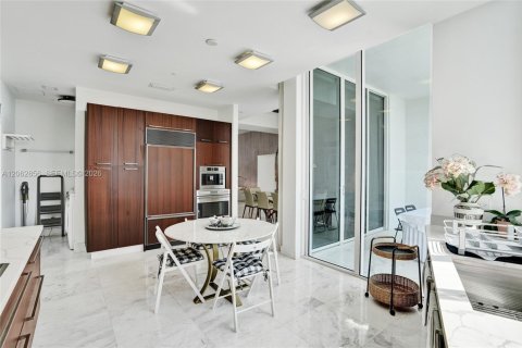 Copropriété à louer à Sunny Isles Beach, Floride: 3 chambres, 216.18 m2 № 2249876 - photo 7