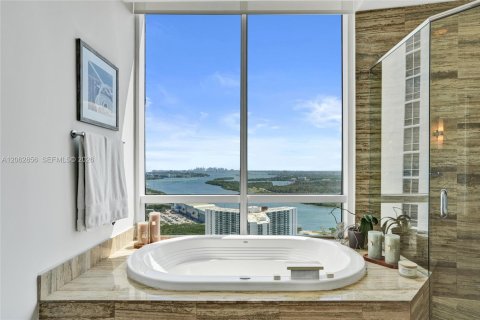 Copropriété à louer à Sunny Isles Beach, Floride: 3 chambres, 216.18 m2 № 2249876 - photo 17