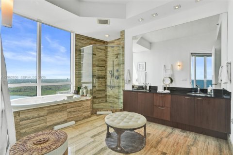 Copropriété à louer à Sunny Isles Beach, Floride: 3 chambres, 216.18 m2 № 2249876 - photo 16