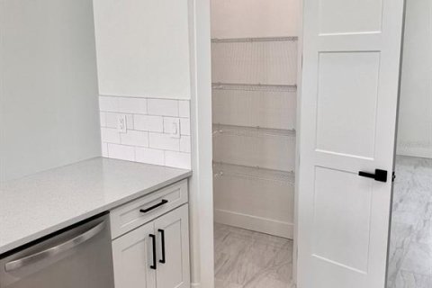Villa ou maison à vendre à Englewood, Floride: 4 chambres, 156.91 m2 № 2147582 - photo 6