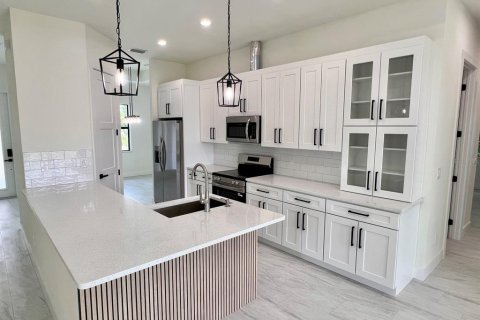 Villa ou maison à vendre à Englewood, Floride: 4 chambres, 156.91 m2 № 2147582 - photo 3