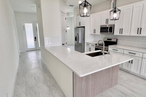 Villa ou maison à vendre à Englewood, Floride: 4 chambres, 156.91 m2 № 2147582 - photo 7