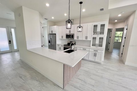 Villa ou maison à vendre à Englewood, Floride: 4 chambres, 156.91 m2 № 2147582 - photo 2