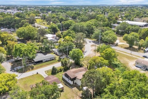 House in Auburndale, Florida 6 bedrooms, 201.88 sq.m. № 1734523 - photo 7
