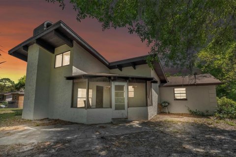 House in Auburndale, Florida 6 bedrooms, 201.88 sq.m. № 1734523 - photo 2