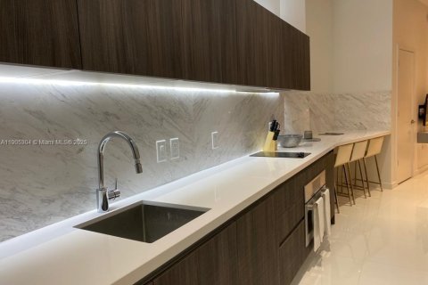 Condo in Miami, Florida  № 1955843 - photo 9