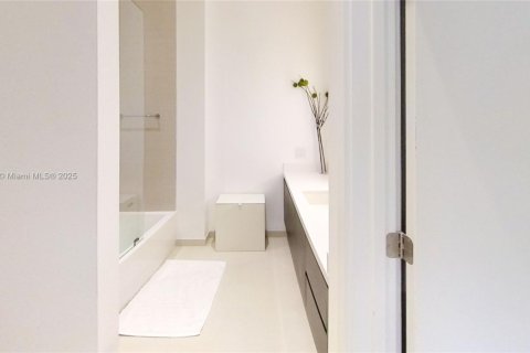 Condo in Miami, Florida  № 1955843 - photo 5
