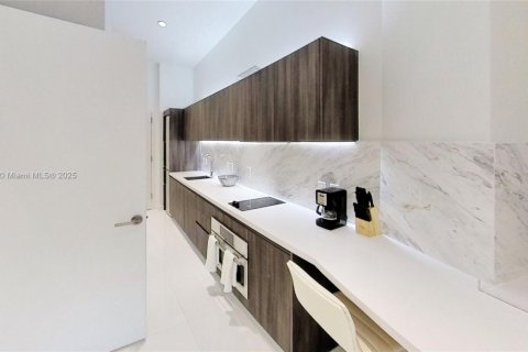 Condo in Miami, Florida  № 1955843 - photo 2